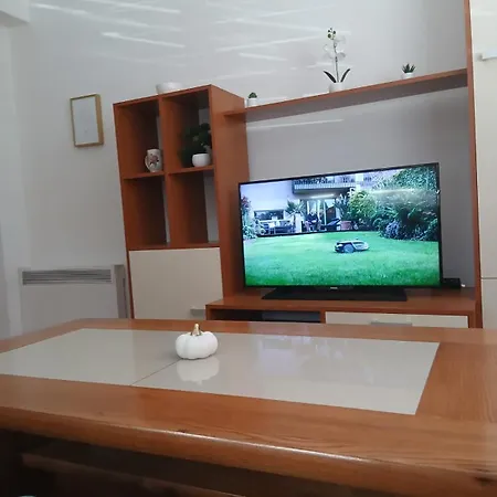 Apartmani, Prenociste Ana Apartman *